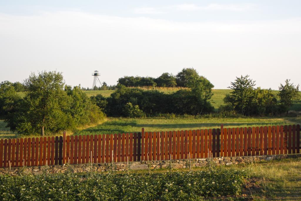 U Slunce Appartement Cizov  Buitenkant foto